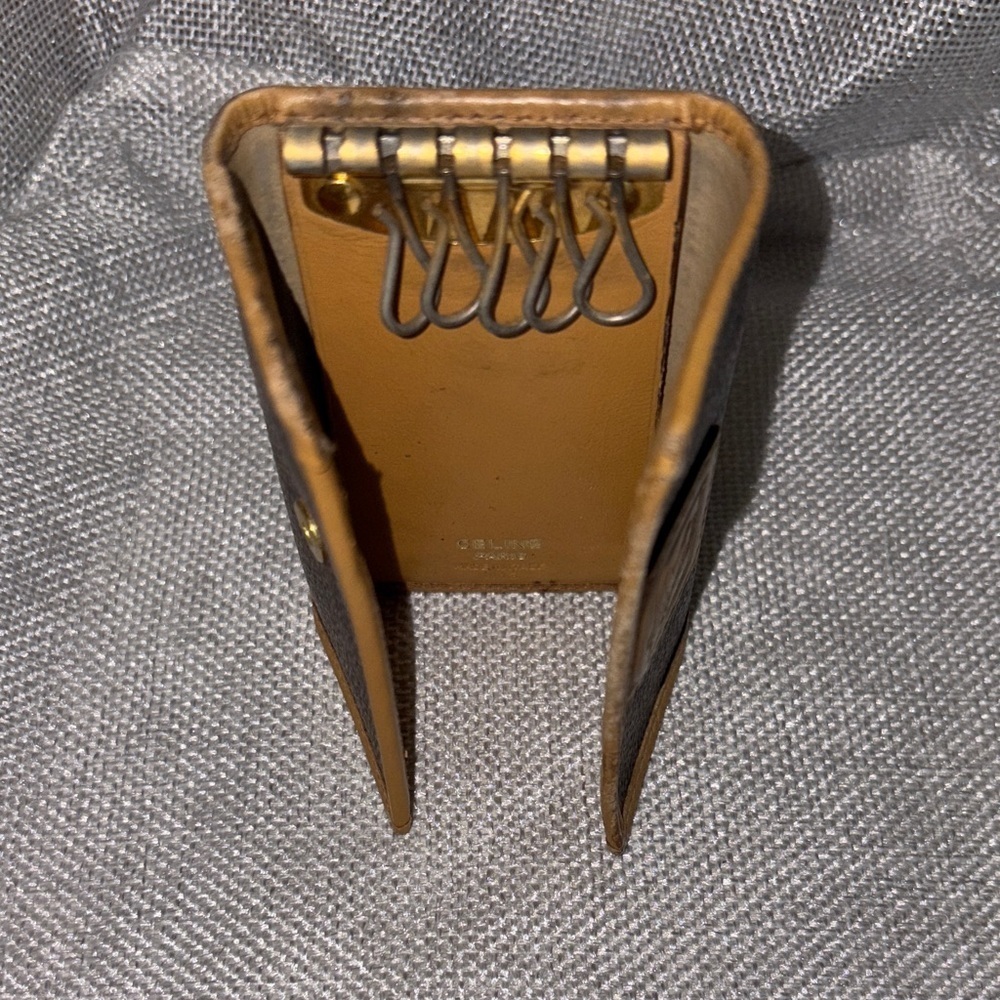 🔑🗝️Celine Macadam Gold Plated Keyring Card Holder Wallet🗝️🔑 - Picture 6 of 14